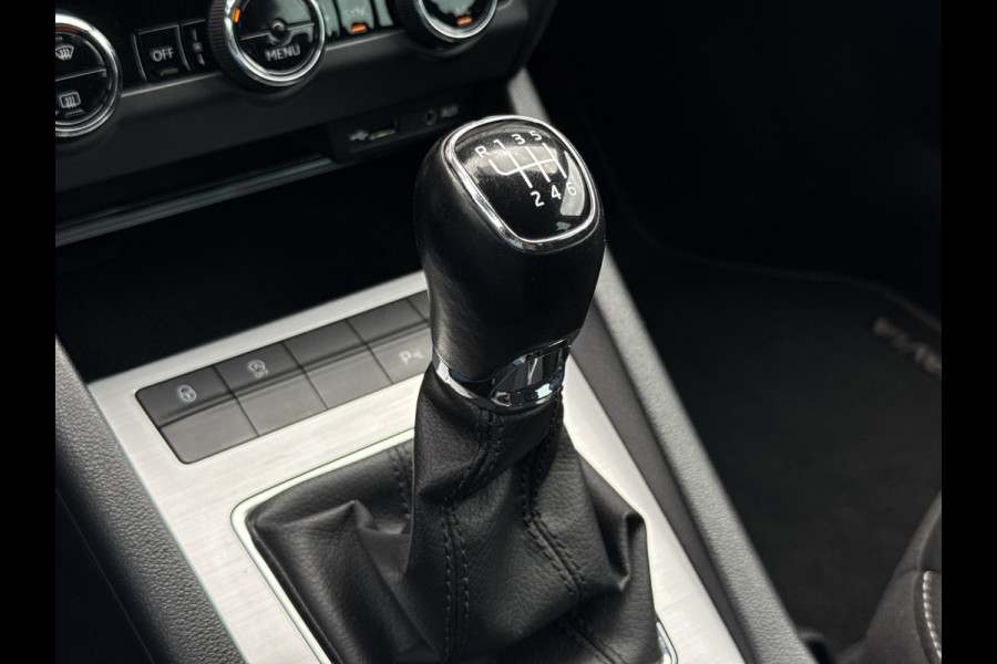 Škoda Octavia Combi 1.0 TSI Ambition Business | NL-auto | Navi | Carplay | Clima | PDC | BTW