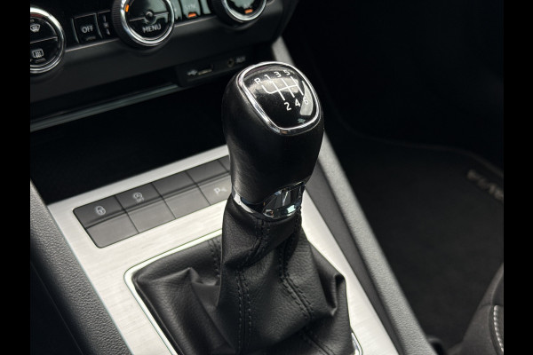 Škoda Octavia Combi 1.0 TSI Ambition Business | NL-auto | Navi | Carplay | Clima | PDC | BTW