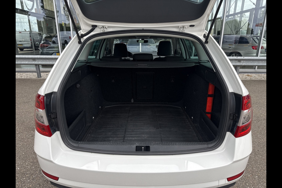 Škoda Octavia Combi 1.0 TSI Ambition Business | NL-auto | Navi | Carplay | Clima | PDC | BTW