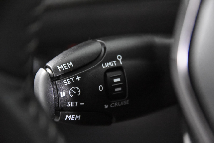 Peugeot 208 *Navigatie*Park assist*Carplay*