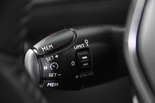 Peugeot 208 *Navigatie*Park assist*Carplay*