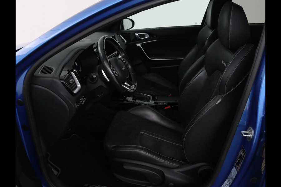 Kia Ceed 1.5 T-GDi GT-Line | Panoramadak | Stoel & stuurverwarming | Adaptive cruise | Trekhaak | Leder/Alcantara | Carplay | Camera | Digital Cockpit | Full LED