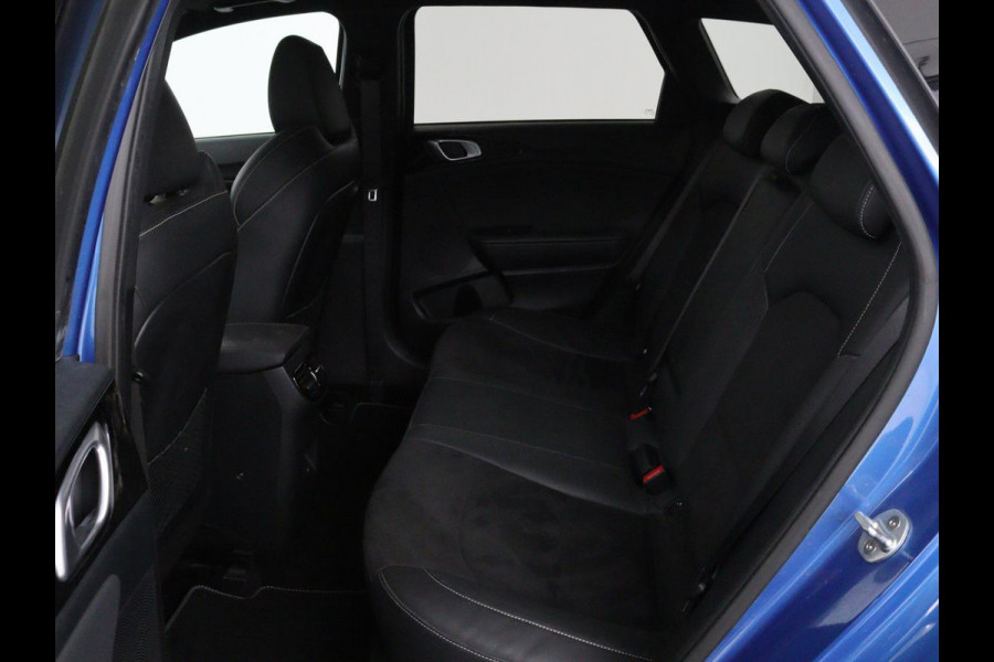 Kia Ceed 1.5 T-GDi GT-Line | Panoramadak | Stoel & stuurverwarming | Adaptive cruise | Trekhaak | Leder/Alcantara | Carplay | Camera | Digital Cockpit | Full LED