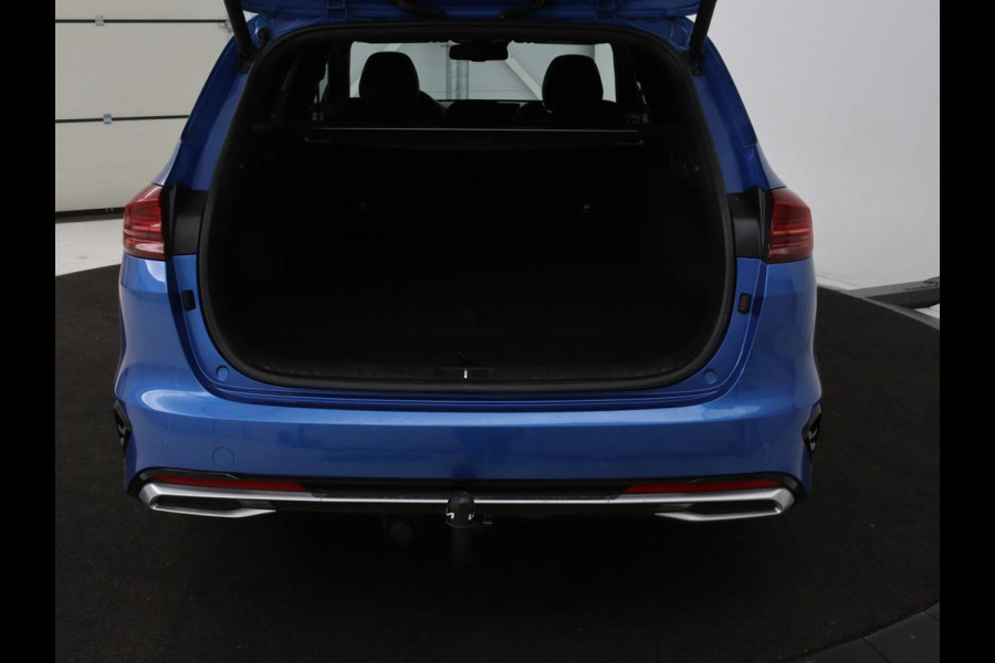 Kia Ceed 1.5 T-GDi GT-Line | Panoramadak | Stoel & stuurverwarming | Adaptive cruise | Trekhaak | Leder/Alcantara | Carplay | Camera | Digital Cockpit | Full LED
