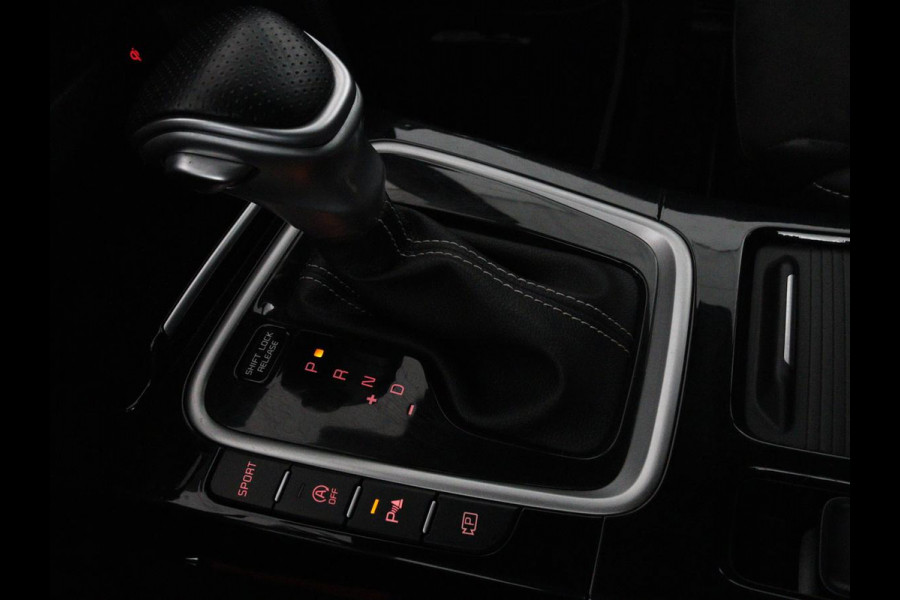 Kia Ceed 1.5 T-GDi GT-Line | Panoramadak | Stoel & stuurverwarming | Adaptive cruise | Trekhaak | Leder/Alcantara | Carplay | Camera | Digital Cockpit | Full LED