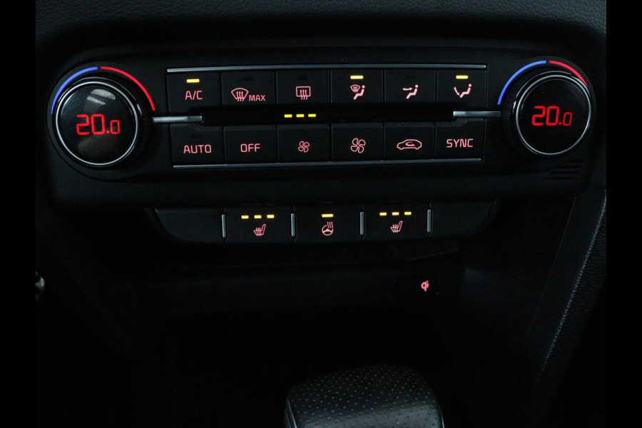 Kia Ceed 1.5 T-GDi GT-Line | Panoramadak | Stoel & stuurverwarming | Adaptive cruise | Trekhaak | Leder/Alcantara | Carplay | Camera | Digital Cockpit | Full LED