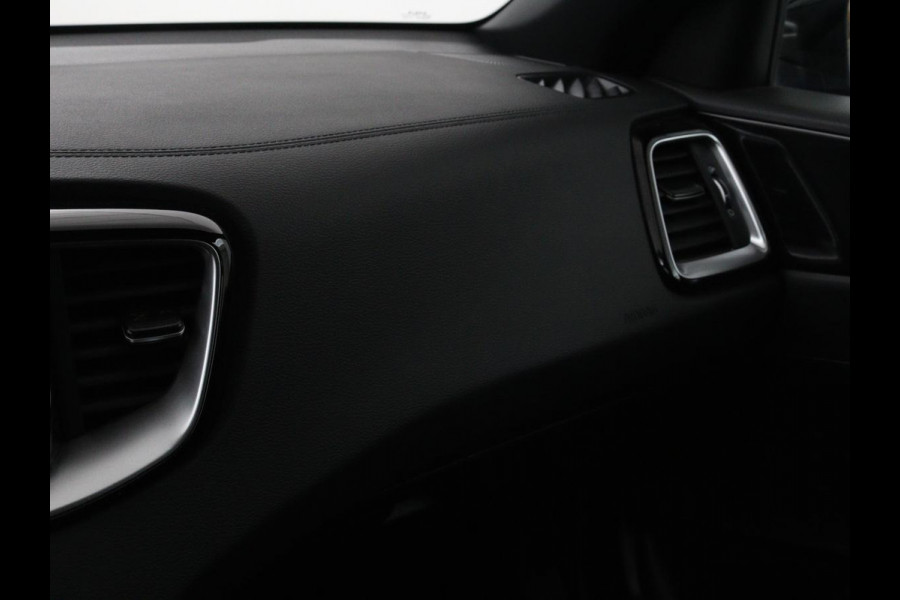 Kia Ceed 1.5 T-GDi GT-Line | Panoramadak | Stoel & stuurverwarming | Adaptive cruise | Trekhaak | Leder/Alcantara | Carplay | Camera | Digital Cockpit | Full LED