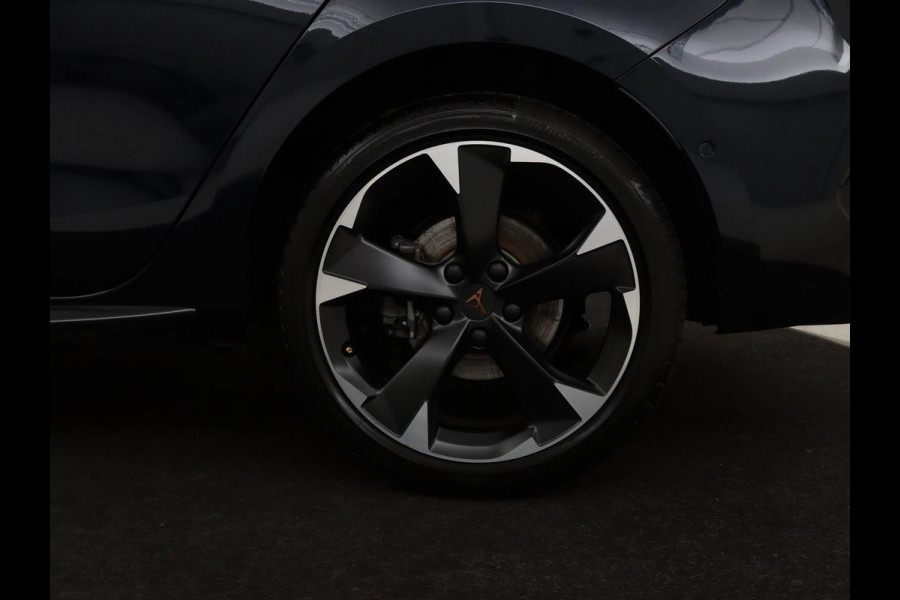 CUPRA Leon 1.4 e-Hybrid | Stoel & stuurverwarming | Camera | Adaptive cruise | Sfeerverlichting | Navigatie | Keyless | Full LED | Park Assist | PHEV