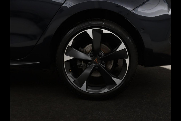 CUPRA Leon 1.4 e-Hybrid | Stoel & stuurverwarming | Camera | Adaptive cruise | Sfeerverlichting | Navigatie | Keyless | Full LED | Park Assist | PHEV