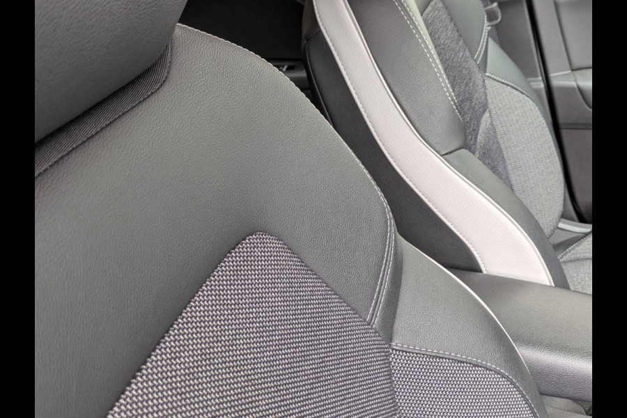 Renault Captur 1.3 TCe 140 Intens Aut.|Groot-Navi|Adapt.Cruise|Stoel/Stuurverwarming|Lane-Assist|Keyless-Entry/Go|Camera