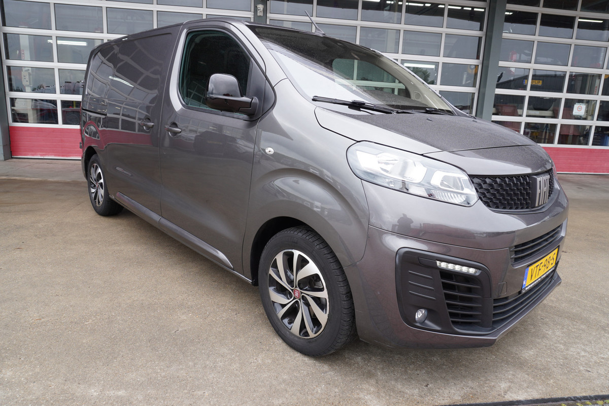 Fiat Scudo 2.0 MultiJet L2H1 145PK SX Schuifdeur links en rechts nr.V049 | Airco | Cruise | Navi | Camera Fiat Scudo 2.0 MultiJet L2H1 145PK SX Schuifdeur links en rechts nr.V049 | Airco | Cruise | Navi | Camera