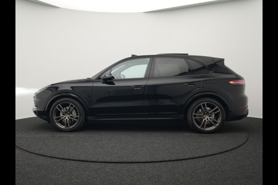 Porsche Cayenne 3.0 E-Hybrid Plug In Hybrid 462pk Dealer O.H PHEV | Panodak | Luchtvering | 4 Wiel Besturing | PDLS+ | Adaptive Cruise | Sportchrono | Softclose |21"L.M |  14 Weg Lederen Sportstoelen & Memory |