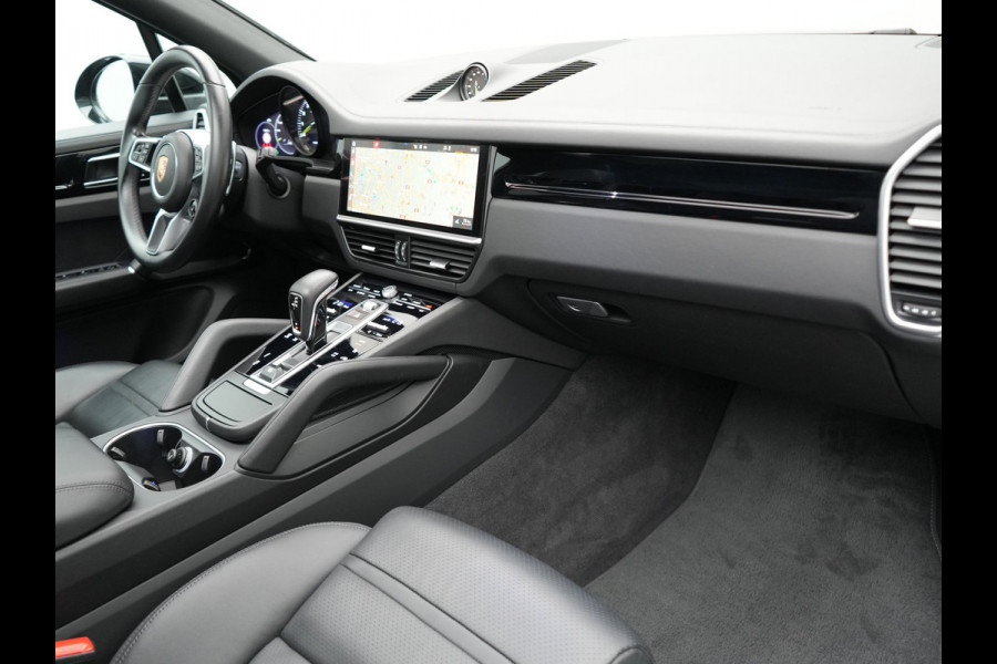 Porsche Cayenne 3.0 E-Hybrid Plug In Hybrid 462pk Dealer O.H PHEV | Panodak | Luchtvering | 4 Wiel Besturing | PDLS+ | Adaptive Cruise | Sportchrono | Softclose |21"L.M |  14 Weg Lederen Sportstoelen & Memory |