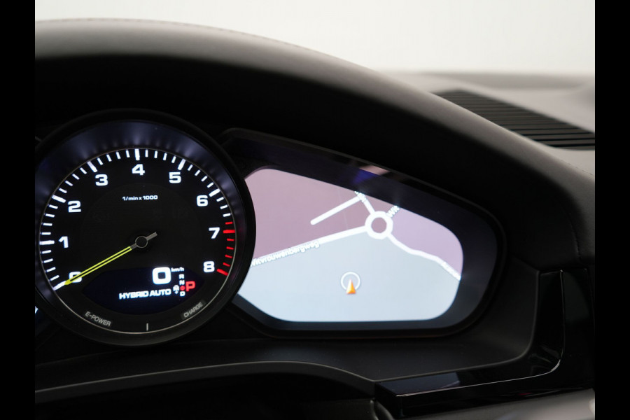 Porsche Cayenne 3.0 E-Hybrid Plug In Hybrid 462pk Dealer O.H PHEV | Panodak | Luchtvering | 4 Wiel Besturing | PDLS+ | Adaptive Cruise | Sportchrono | Softclose |21"L.M |  14 Weg Lederen Sportstoelen & Memory |