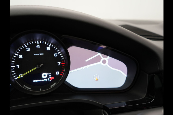Porsche Cayenne 3.0 E-Hybrid Plug In Hybrid 462pk Dealer O.H PHEV | Panodak | Luchtvering | 4 Wiel Besturing | PDLS+ | Adaptive Cruise | Sportchrono | Softclose |21"L.M |  14 Weg Lederen Sportstoelen & Memory |