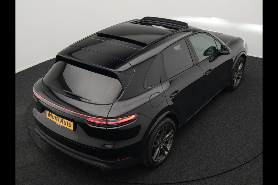 Porsche Cayenne 3.0 E-Hybrid Plug In Hybrid 462pk Dealer O.H PHEV | Panodak | Luchtvering | 4 Wiel Besturing | PDLS+ | Adaptive Cruise | Sportchrono | Softclose |21"L.M |  14 Weg Lederen Sportstoelen & Memory |