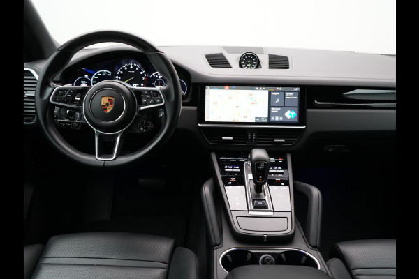 Porsche Cayenne 3.0 E-Hybrid Plug In Hybrid 462pk Dealer O.H PHEV | Panodak | Luchtvering | 4 Wiel Besturing | PDLS+ | Adaptive Cruise | Sportchrono | Softclose |21"L.M |  14 Weg Lederen Sportstoelen & Memory |