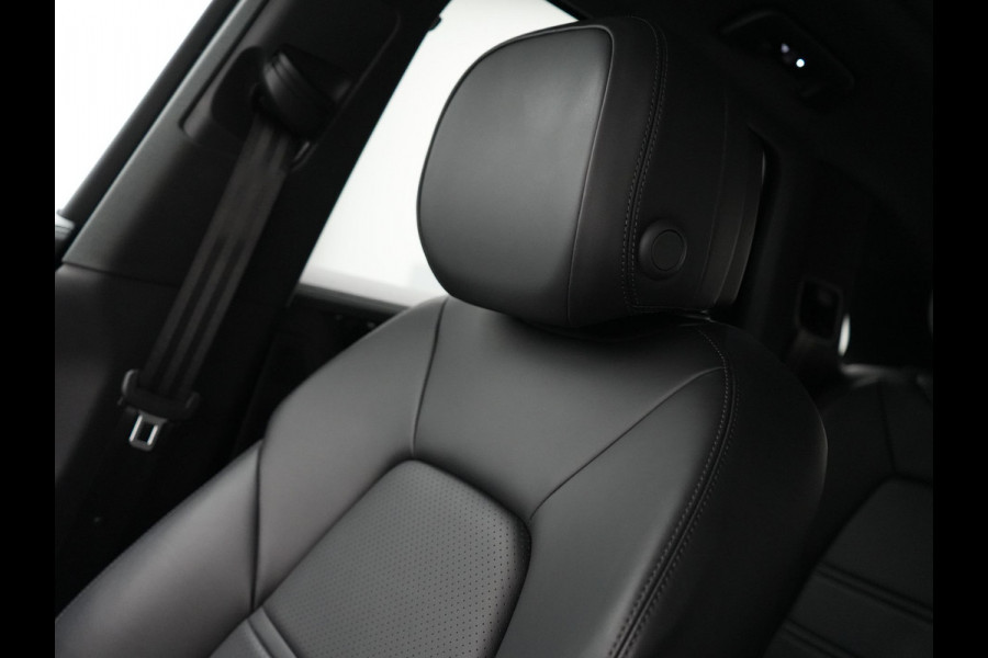 Porsche Cayenne 3.0 E-Hybrid Plug In Hybrid 462pk Dealer O.H PHEV | Panodak | Luchtvering | 4 Wiel Besturing | PDLS+ | Adaptive Cruise | Sportchrono | Softclose |21"L.M |  14 Weg Lederen Sportstoelen & Memory |