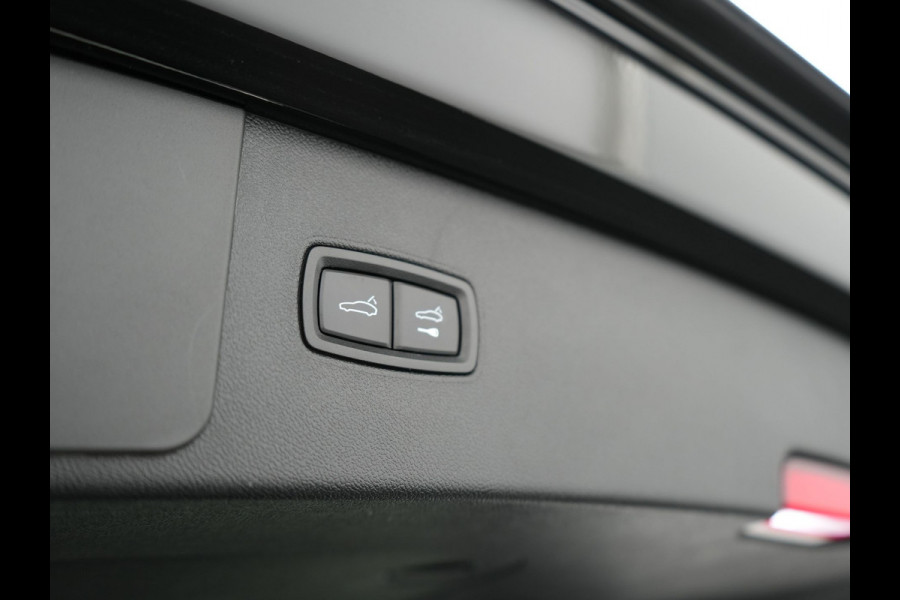 Porsche Cayenne 3.0 E-Hybrid Plug In Hybrid 462pk Dealer O.H PHEV | Panodak | Luchtvering | 4 Wiel Besturing | PDLS+ | Adaptive Cruise | Sportchrono | Softclose |21"L.M |  14 Weg Lederen Sportstoelen & Memory |