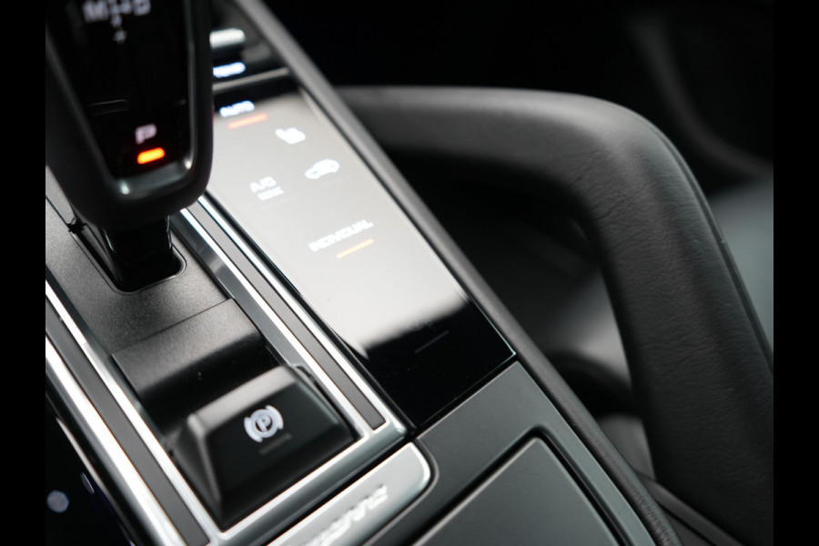 Porsche Cayenne 3.0 E-Hybrid Plug In Hybrid 462pk Dealer O.H PHEV | Panodak | Luchtvering | 4 Wiel Besturing | PDLS+ | Adaptive Cruise | Sportchrono | Softclose |21"L.M |  14 Weg Lederen Sportstoelen & Memory |