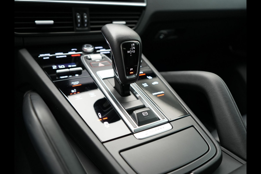 Porsche Cayenne 3.0 E-Hybrid Plug In Hybrid 462pk Dealer O.H PHEV | Panodak | Luchtvering | 4 Wiel Besturing | PDLS+ | Adaptive Cruise | Sportchrono | Softclose |21"L.M |  14 Weg Lederen Sportstoelen & Memory |