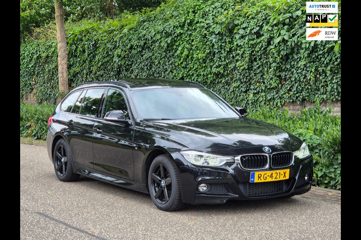 BMW 3 Serie Touring 320i High Executive M Sport Panorama Apple CarPlay Trekhaak NAP APK Rijklaar BMW 3 Serie Touring 320i High Executive M Sport Panorama Apple CarPlay Trekhaak NAP APK Rijklaar