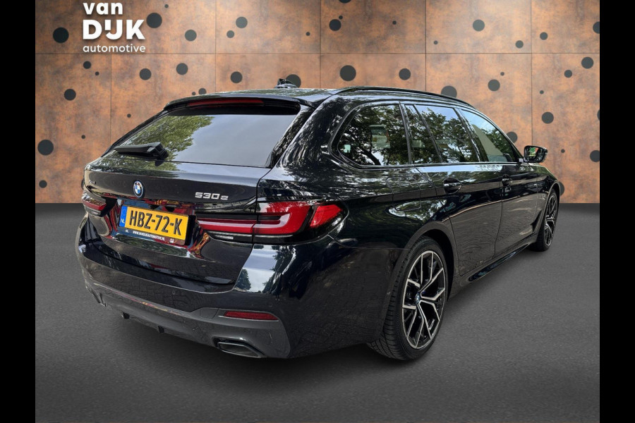 BMW 5 Serie Touring 530e xDrive Business Edition. M Sport Hybrid 292PK Carbonschwarz Pano dak Head up Display  Co Pilot Adaptive Suspension Laser Lights