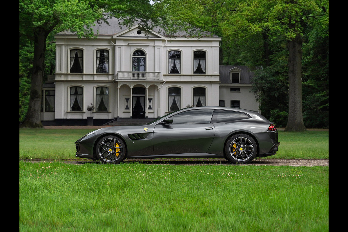Ferrari GTC4 Lusso T 3.9 V8 | Lift | Pano-dak | Pass. display | 360 cam | Adapt. koplampen | Orig. NL