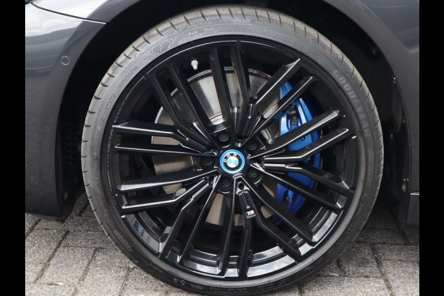 BMW 5 Serie 545e xDrive M sport | Head Up | Comfortleder + Memory |  Schuif-/kanteldak |