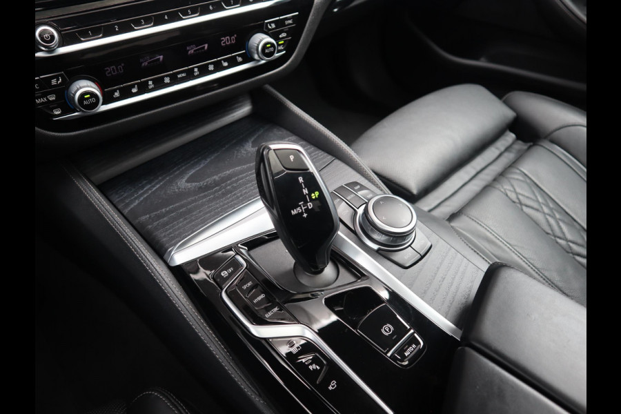 BMW 5 Serie 545e xDrive M sport | Head Up | Comfortleder + Memory |  Schuif-/kanteldak |