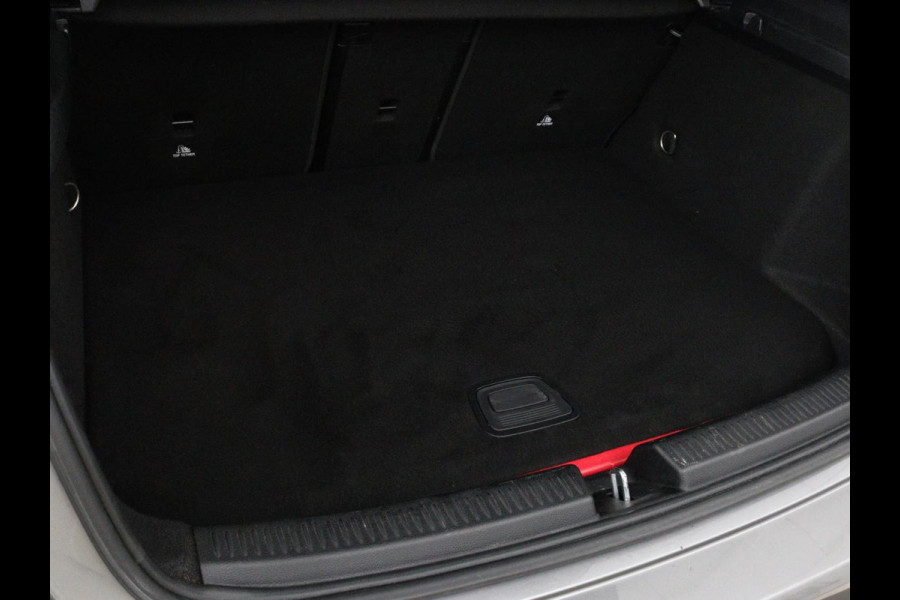 Mercedes-Benz A-Klasse 250e Urban | Leder | Stoelverwarming | Trekhaak | Camera | Sfeerverlichting | Widescreen | Park Assist | Navigatie | Full LED