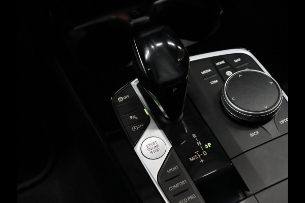 BMW 1-serie 118i High Executive Edition [SCHUIFKANTELDAK, APPLE CARPLAY, ANDROID, VOL LEDER, CAMERA, STOELVERWARMING, CRUISE, CLIMATE, NIEUWSTAAT]