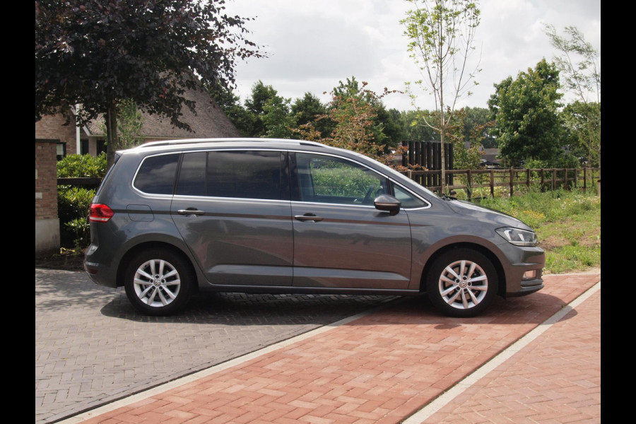 Volkswagen Touran 1.4 TSI Highline 7persoons | Automaat | Trekhaak | Parkeersensoren | Cruise Control |