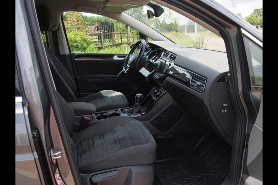 Volkswagen Touran 1.4 TSI Highline 7persoons | Automaat | Trekhaak | Parkeersensoren | Cruise Control |