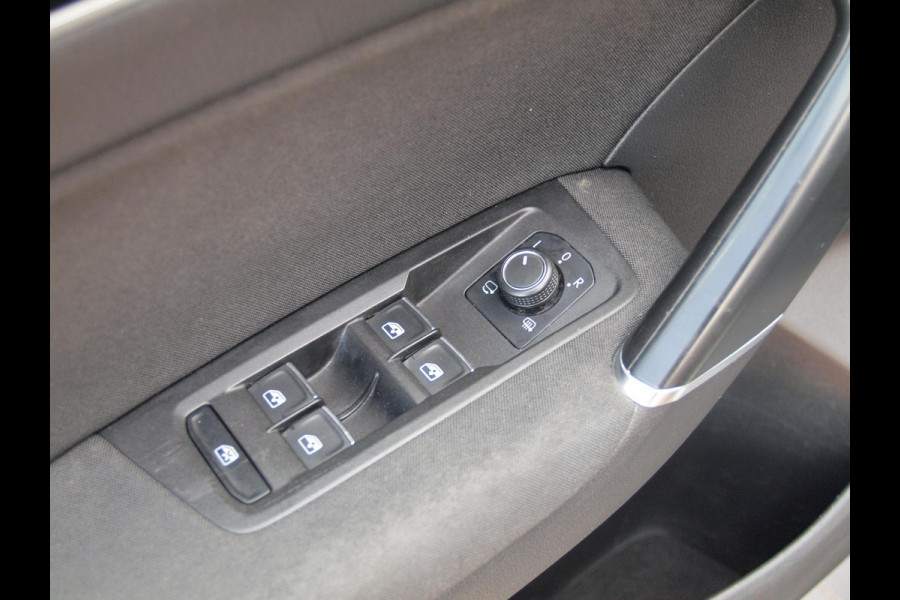 Volkswagen Touran 1.4 TSI Highline 7persoons | Automaat | Trekhaak | Parkeersensoren | Cruise Control |