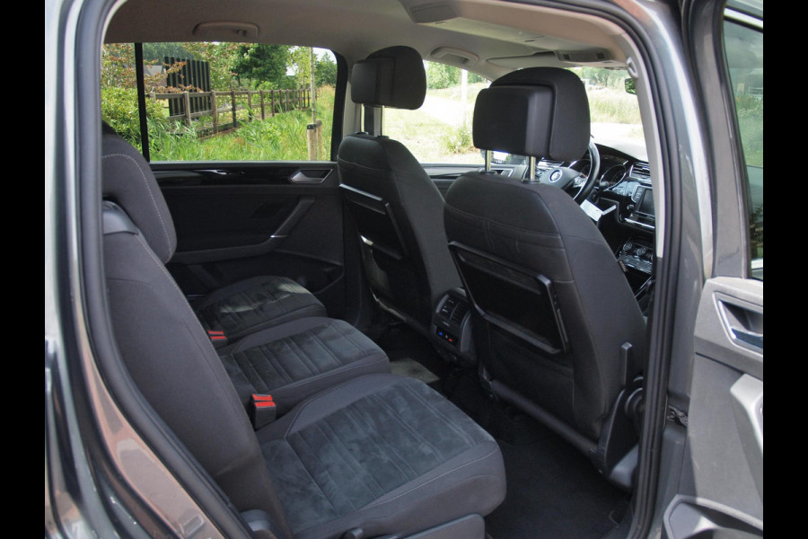 Volkswagen Touran 1.4 TSI Highline 7persoons | Automaat | Trekhaak | Parkeersensoren | Cruise Control |