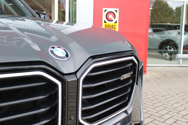 BMW XM 654PK PHEV 30 kWh | 23" LICHTMETALEN VELGEN JETBLACK | SOFT CLOSE | ELEKTRISCH WEGKLAPBARE TREKHAAK | M SPORTREMMEN | DRIVING ASSISTANCE PROFESSIONAL O.A. (ADAPTIVE CRUISE CONTROL/DODEHOEK DETECTIE) | BOWERS & WILKINS SOUND SYSTEM | LASER LIGHT KOPLAMPEN | VERWARMDE/GEKOELDE BEKERHOUDERS | DRAADLOZE TELEFOONLADER | ELEKTRISCH VERSTELBAAR STUURKOLOM | STOEL VERWARMING VOOR/ACHTER | M-SPORT UITLAATSYSTEM | MEESTURENDE ACHTERAS | ADAPTIEF CHASSIS M SPORT | COMFORT ACCESS | ICONIC GLOW GRILL | STOEL VENTILATIE | SHADOW LINE | ELEKTISCH BEDIENBARE STOELEN MET GEHEUGEN EN MA
