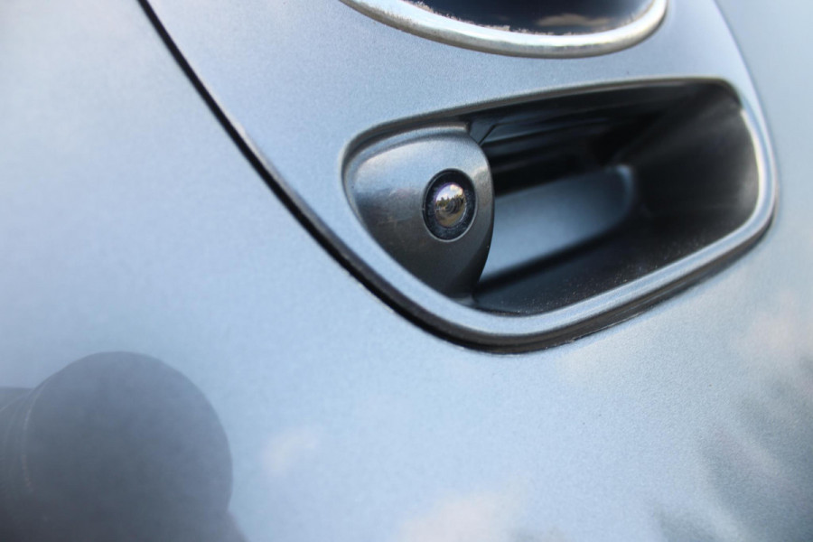 Kia Picanto 1.0 T-GDi 100PK GT-LINE | PANORAMISCH SCHUIF/KANTEL DAK | STOEL/STUUR VERWARMING | CLIMATE CONTROL | ADAPTIVE CRUISE CONTROL | ACHTERUITRIJ CAMERA | LICHTMETALEN VELGEN 16" | LANE ASSIST | APPLE CARPLAY/ANDROID AUTO | NAVIGATIE | DRAADLOZE TELEFOONLADER | DAB+ RADIO | KEYLESS ENTRY |