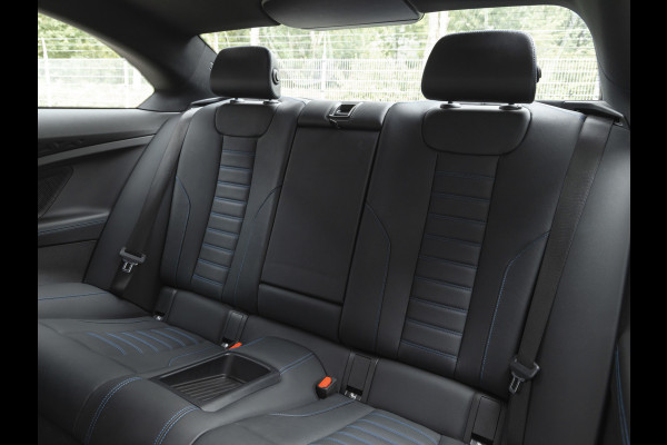 BMW 2 Serie Coupé M240i xDrive - M-Sportzetels - Bilstein EVO SE - Head-Up - Harman Kardon