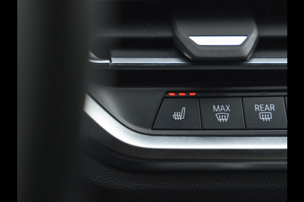 BMW 2 Serie Coupé M240i xDrive - M-Sportzetels - Bilstein EVO SE - Head-Up - Harman Kardon