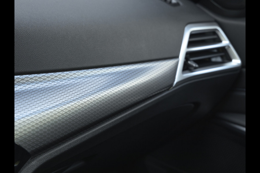 BMW 3 Serie Touring 330i xDrive - M-Sport - LCI 2 - ACC - Trekhaak - Getint Glas