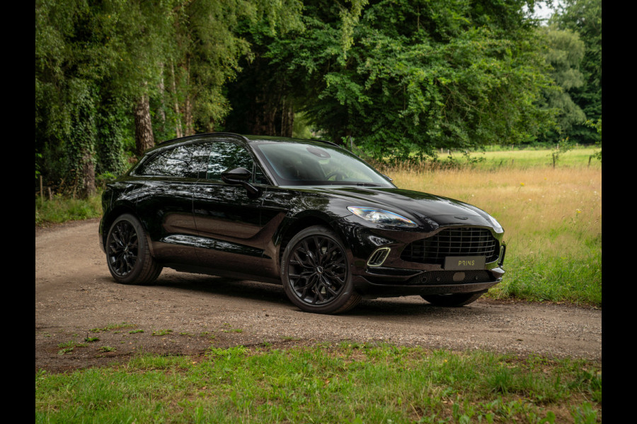 Aston Martin Dbx 550 4.0 V8 | Panoramadak | Trekhaak | 360 cam | Premium Audio | Onyx Black | Carbon interior