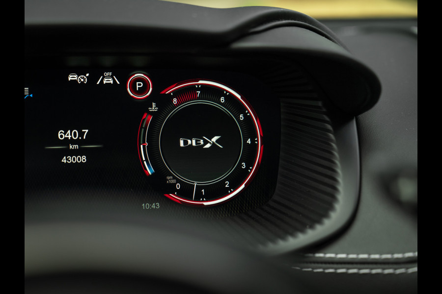 Aston Martin Dbx 550 4.0 V8 | Panoramadak | Trekhaak | 360 cam | Premium Audio | Onyx Black | Carbon interior