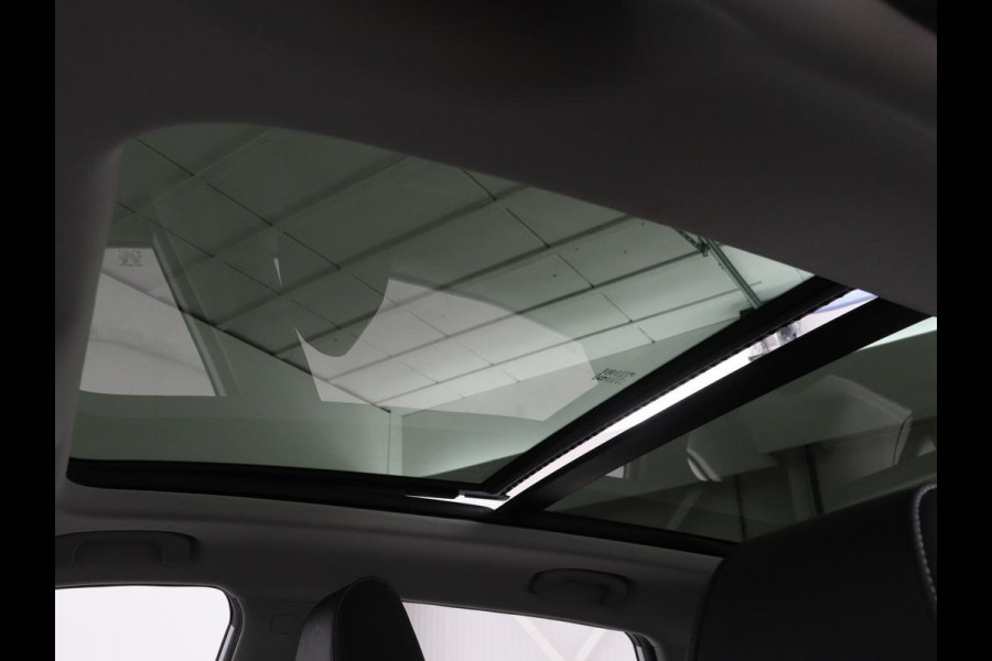 MG ZS EV Luxury 45 kWh | Panoramadak | Leder | Stoelverwarming | Carplay | Adaptive cruise | Camera | Keyless | Full LED | Navigatie