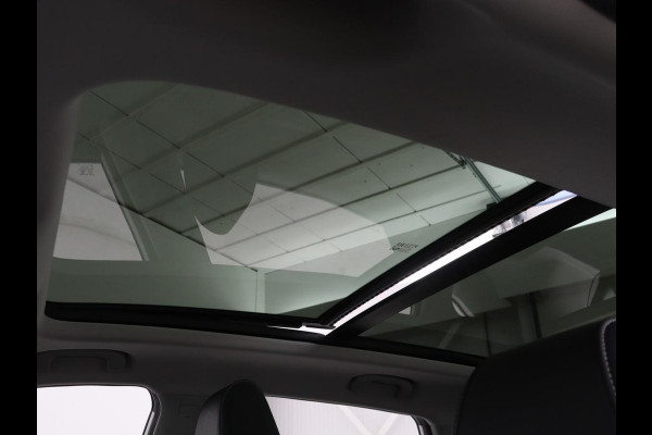 MG ZS EV Luxury 45 kWh | Panoramadak | Leder | Stoelverwarming | Carplay | Adaptive cruise | Camera | Keyless | Full LED | Navigatie