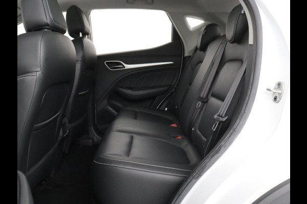 MG ZS EV Luxury 45 kWh | Panoramadak | Leder | Stoelverwarming | Carplay | Adaptive cruise | Camera | Keyless | Full LED | Navigatie