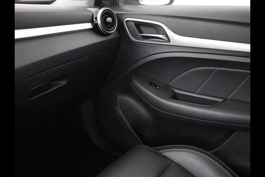 MG ZS EV Luxury 45 kWh | Panoramadak | Leder | Stoelverwarming | Carplay | Adaptive cruise | Camera | Keyless | Full LED | Navigatie