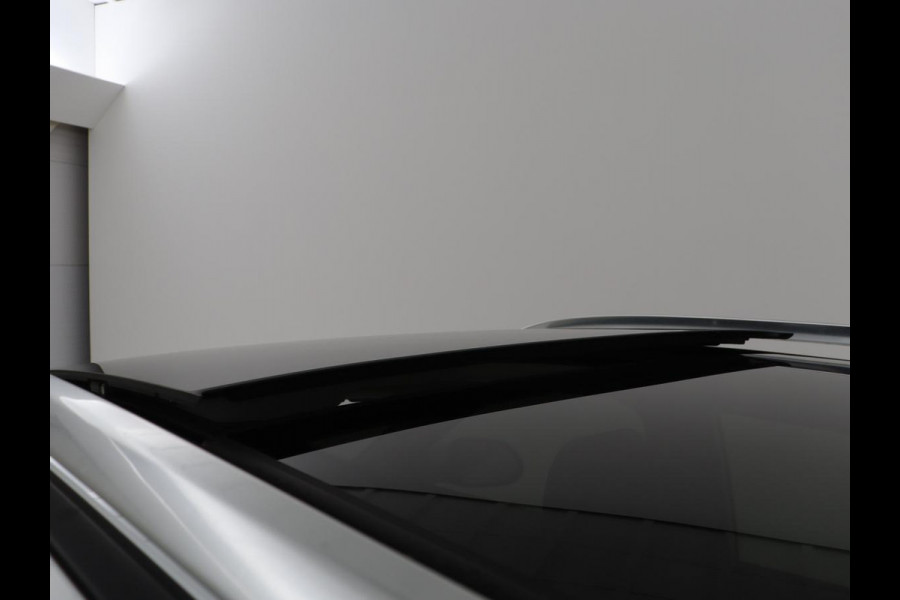 MG ZS EV Luxury 45 kWh | Panoramadak | Leder | Stoelverwarming | Carplay | Adaptive cruise | Camera | Keyless | Full LED | Navigatie