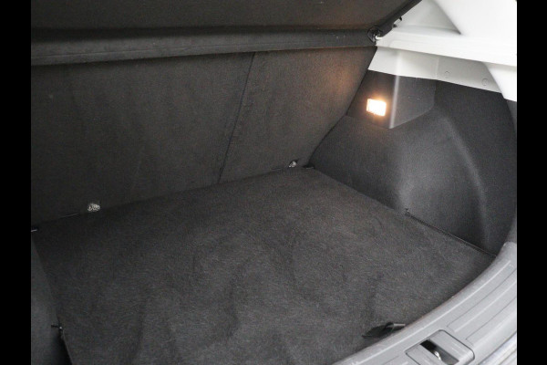MG ZS EV Luxury 45 kWh | Panoramadak | Leder | Stoelverwarming | Carplay | Adaptive cruise | Camera | Keyless | Full LED | Navigatie