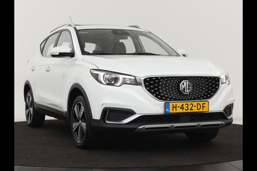 MG ZS EV Luxury 45 kWh | Panoramadak | Leder | Stoelverwarming | Carplay | Adaptive cruise | Camera | Keyless | Full LED | Navigatie